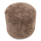 Ronde taupekleurige poodlepoef met pluizige bekleding, van bovenaf zichtbaar