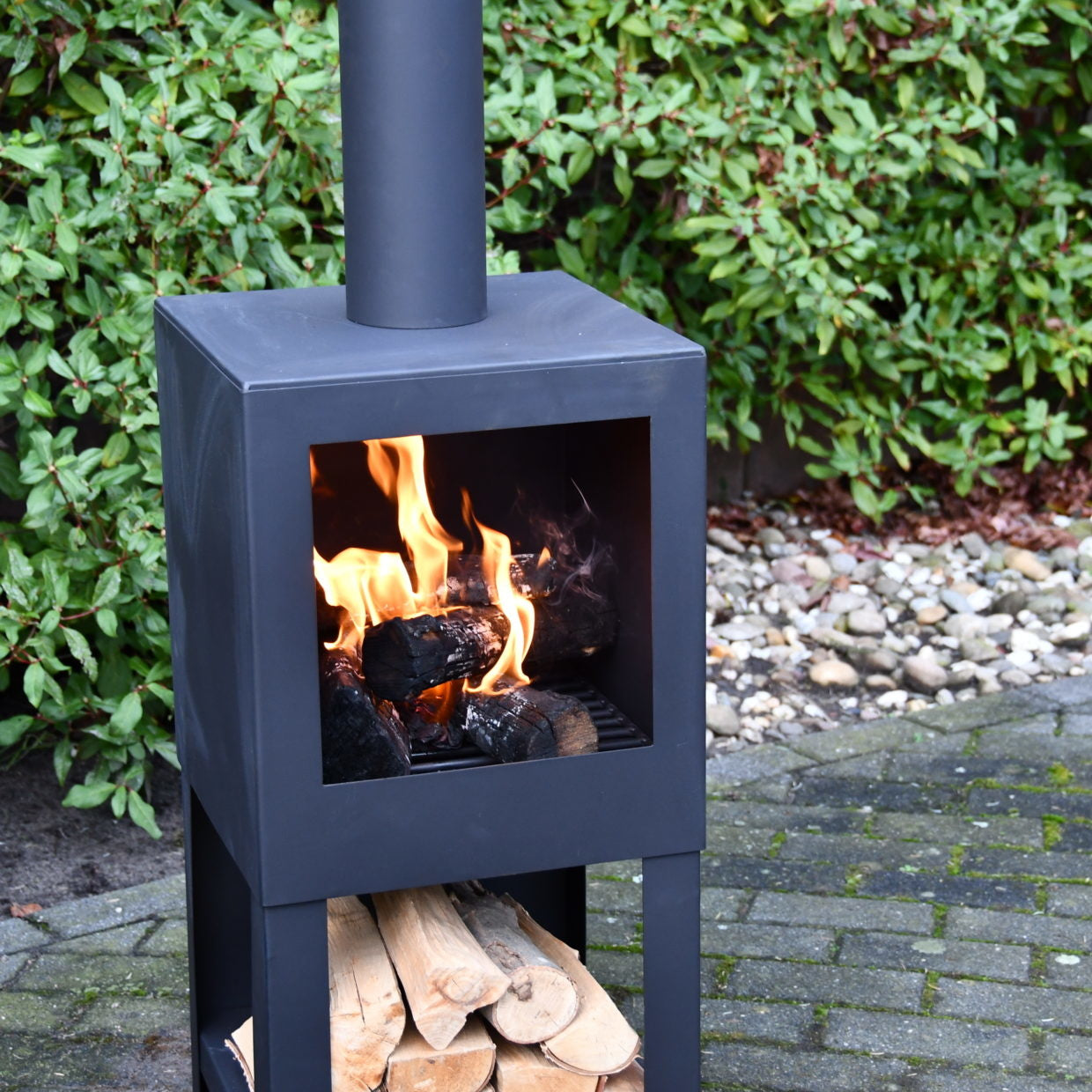 Terraskachel Esschert design met houtopslag