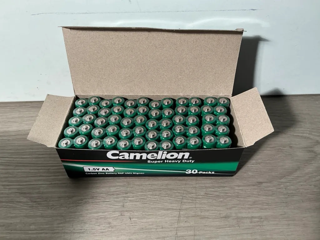 Camelion AA-batterijen in open kartonnen doos, groene cellen