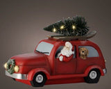 Polyresin kerstauto rood met kerstman en hond, met lichtjes en dennenkrans