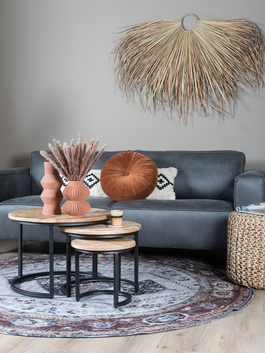 Rond vloerkleed met rond patroon en medaillon, grijsbruin, beige en blauwtinten.